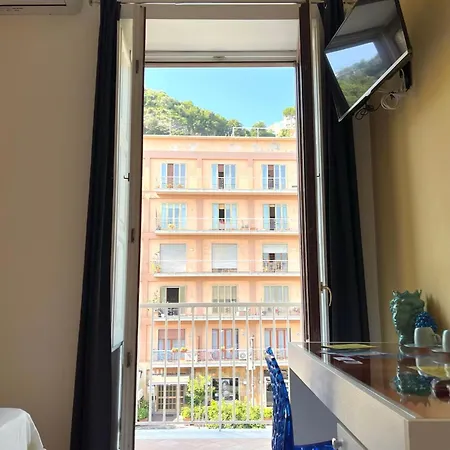 Konukevi Street View Sorrento